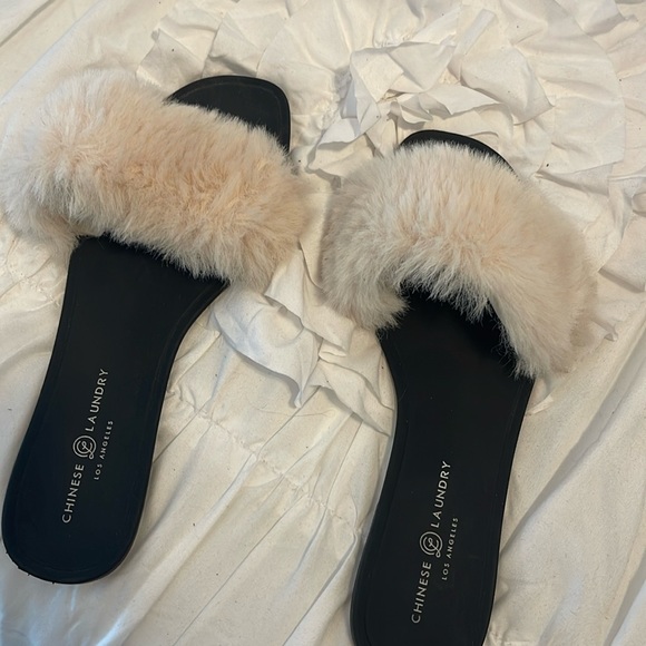 Chinese Laundry Shoes - Chinese laundry black slides with off white faux fur